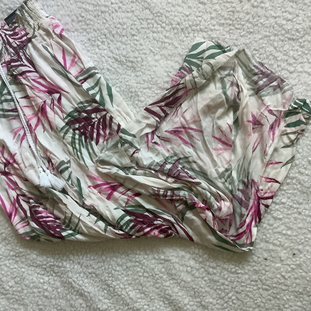 Wide leg pants Nwt split on bottoms - Picture 2 of 4